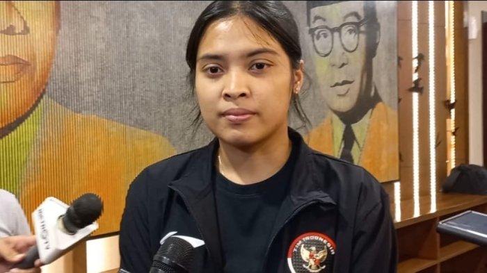 Pebulutangkis tunggal putri Indonesia, Gregoria Mariska Tunjung saat diwawancarai di VVIP Terminal 3 Bandara Soekarno Hatta, Tangerang, Sabtu (13/7/2024).