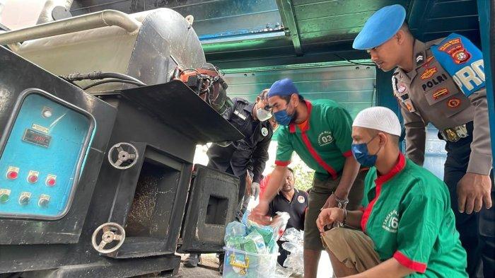 Pemusnahan sejumlah barang bukti narkoba jenis ganja dan sabu di Mapolres Metro Jakarta Barat pada Rabu (23/1/2025).
