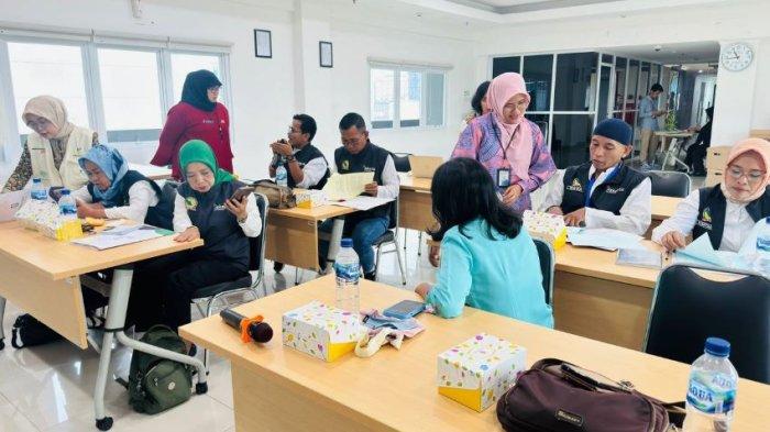 PELAMAR KERJA - BPJS Kesehatan Kantor Cabang Jakarta Pusat menggelar kegiatan penandatanganan Perjanjian Kerja Sama (PKS) dengan Tenaga Kesejahteraan Sosial Kecamatan (TKSK) di wilayah Kota Administrasi Jakarta Pusat, di Kantor BPJS Kesehatan Jakarta Pusat, Jumat (23/8/2024).
