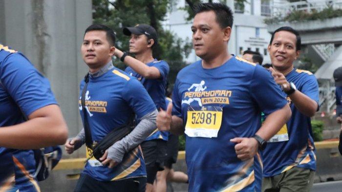 HUKUM MODERN - Kepala Kantor Wilayah Wilayah Kemenkum DKI Jakarta Romi Yudianto (kedua kanan) mengikuti ajang Pengayoman Run 2025 yang memulai start di GOR Soemantri Brodjonegoro, Setiabudi, Jakarta Selatan, Minggu (23/2/2025). Menurut Romi, ajang ini memperkuat sinergi dalam membangun sistem hukum yang inklusif dan modern.