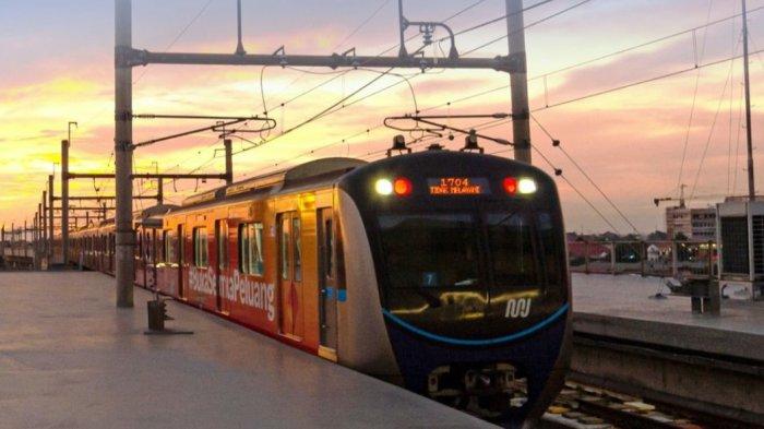 Perjalanan MRT Jakarta kembali bisa berjalan, Jumat (31/5/2024) setelah ada insiden bahan material gedung Kejagung jatuh di rel menutupi jalur