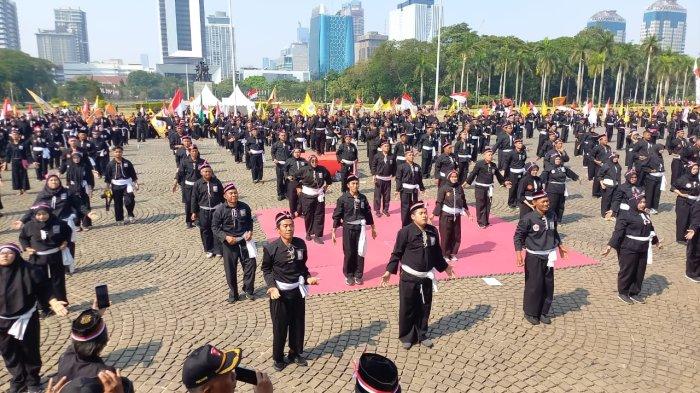 Ribuan pendekar silat dari Persaudaraan Setia Hati Terate (PSHT) di Monas, Gambir, Jakarta Pusat pada Minggu (25/8/2024).