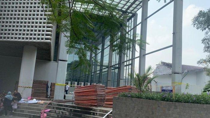 Puslabfor Polri lakukan olah TKP di Museum Nasional, Jakarta Pusat yang terbakar pada Sabtu (16/9/2023) malam untuk tahu penyebabnya.
