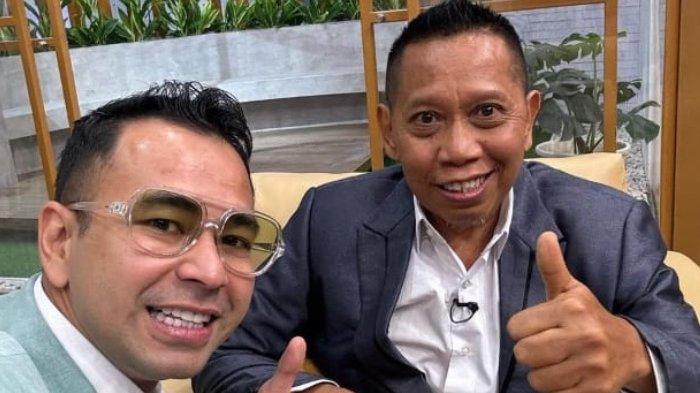 Pelawak Tukul Arwana muncul di layar Trans7, Senin (3/6/2024) pagi. Tukul Arwana datang memenuhi undangan Raffi Ahmad dan Irfan Hakim untuk tampil dan berbincang di program For Your Pagi (FYP) Trans7. Kehadiran Tukul Arwana ini mengejutkan penonton.