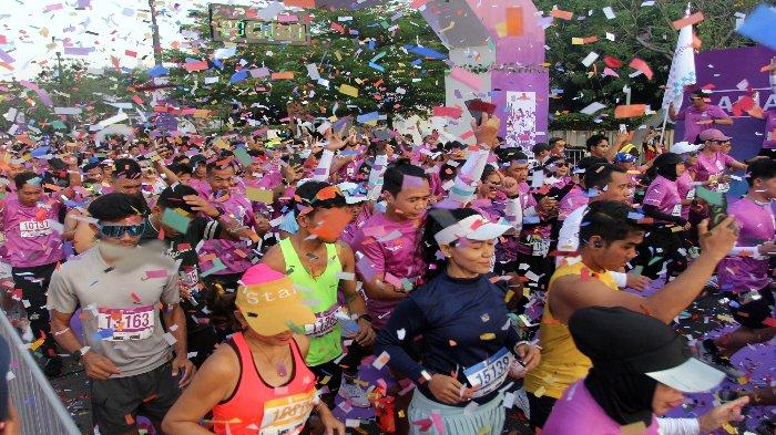 Ribuan pelari mengikuti kegiatan lari bertema Amartha 10X Run di Plaza Timur Gelora Bung Karno, Senayan, Jakarta, Minggu (15/9/2024). Lebih dari tiga ribu peserta, mulai dari atlet hingga masyarakat umum, untuk menantang diri dalam lintasan 10 kilometer dan menunjukkan bahwa setiap orang dapat melampaui batasan mereka dan tumbuh menuju tujuan yang lebih besar.