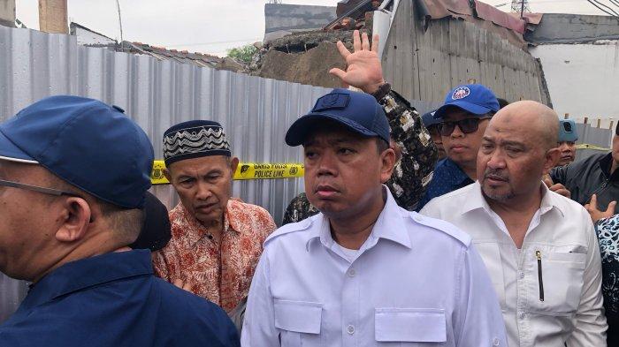 SENGKETA LAHAN- Menteri Agraria dan Tata Ruang Negara dan Badan Pertanahan Nasional (ATR BPN), Nusron Wahid turun langsung menemui sejumlah warga yang terdampak eksekusi lahan sengketa di kawasan Desa Setia Mekar, Kecamatan Tambun Selatan, Kabupaten Bekasi pada Jumat (7/2/2025). Nusron menjelaskan kepada awak media dan warga terdampak eksekusi lahan kalau adanya perbedaan denah atau lokasi sengketa.