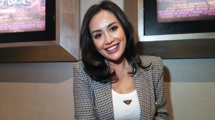 Pemain film dan sinetron Shinta Bachir di kawasan Kuningan, Jakarta Selatan, Kamis (25/1/2024).