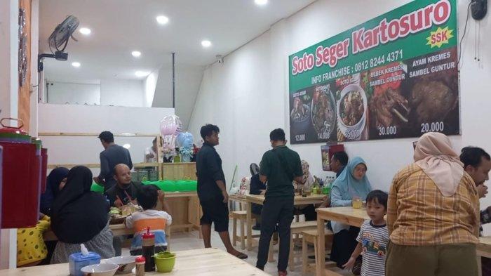 Soto Seger Kartosuro cabang Pamulang menyediakan menu soto dan bebek