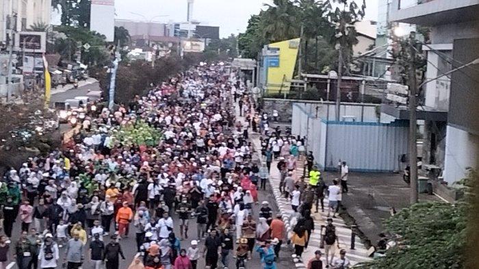 CFD KOTA DEPOK - Suasana Car Free Day (CFD) di Jalan Margonda Raya, Pancoranmas, Depok, Minggu (4/5/2025). Ribuan warga tumpah ruah memenuhi sepanjang Jalan Margonda Raya.