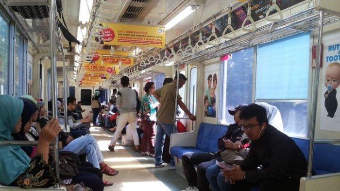 Ilustrasi - Suasana KRL Commuter line.