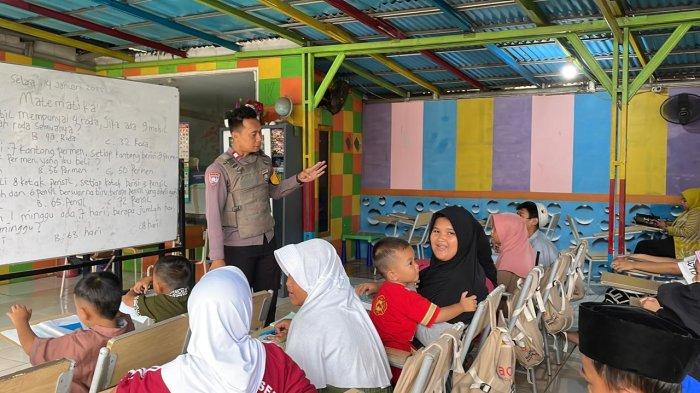 Suasana Sekolah Maju Bersama yang dibangun Aiptu Agus Riyanto.