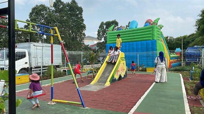 Suasana Taman Palmerah Indah di Komplek Hankam, Palmerah, Jakarta Barat pada Minggu (12/1/2025).