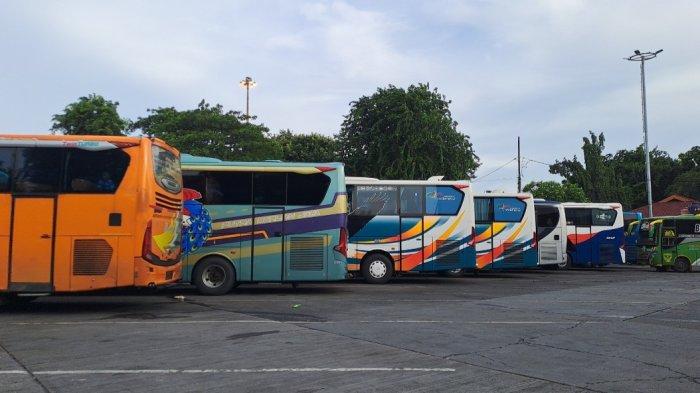 Suasana Terminal Kalideres, Jakarta Barat yang dikeluhkan sopir bus karena kondisinya yang sepi penumpang.