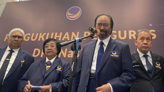 Ketua Umum Partai NasDem Surya Paloh melakukan terobosan besar di politik, mendukung pemerintahan Prabowo tanpa kursi menteri.