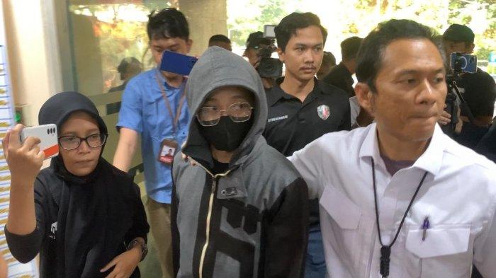 Tampang oknum petugas pemadam kebakaran Jakarta Timur (Damkar Jaktim) yang diduga cabuli anak kandungnya sendiri.