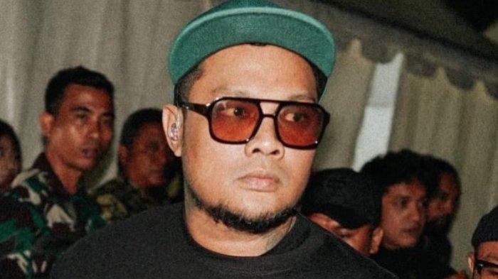 Musisi Virgoun akhirnya menjalani rehabilitasi atas ketergantungan pada narkoba.