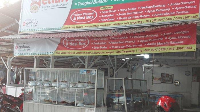 Warung Mpo Ellah menjual aneka menu khas betawi di Kota Tangerang, Minggu (19/5/2024)