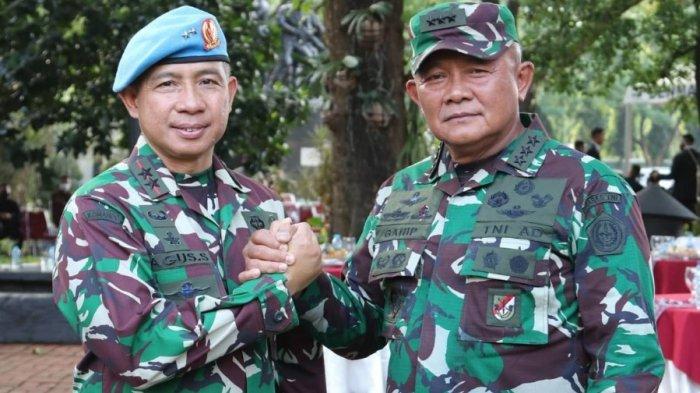 Danpaspamres Mayjen TNI Agus Subiyanto saat bersama seniornya Letjen TNI Ganip Warsito yang kini kepala BNPB. Agus alumni Akmil 1991 sedang Ganip 1986.