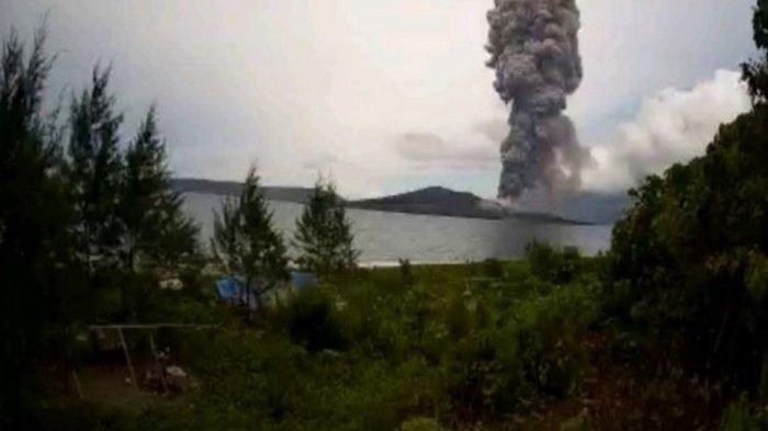 Gunung Anak Krakatau 3 Kali Alami Erupsi di Hari Ini, Tinggi Abu Vulkanik Capai 2.500 Meter