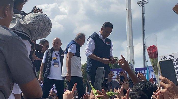 Capres nomor urut 1 Anies Baswedan mendapat dukungan luar biasa dari masyarakat Bandung saat kampanye akbar Lapangan Tegal Lega Bandung, Jawa Barat, Minggu (28/1/2024).