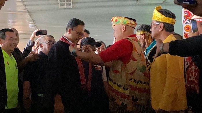Capres nomor urut 1 Anies Baswedan melakukan kunjungan ke Pontianak, Kalimantan Barat, Selasa (26/12/2023). Dalam kampanyenya, Anies disambut luar biasa, padahal itu bukan wilayah yang menjadi basis massanya. (Foto: Yolanda Putri Dewanti)