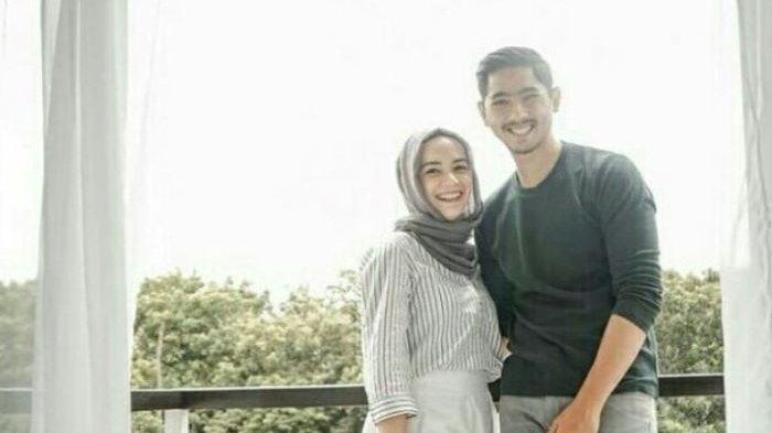 Arya Saloka dan Putri Anne.Penampilan Putri Anne saat masih romantis dengan Arya Saloka dan menggunakan hijab
