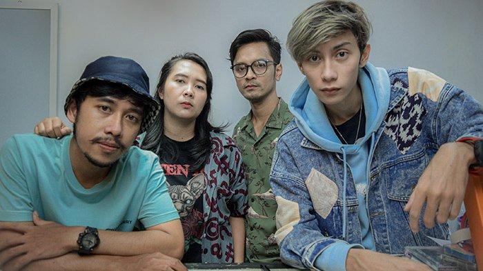 Foto: Persone; Band Antartick terdiri dari Joean Lasta (Vokal), Anang (Gitar), Helvi (Bass) dan Sandy (Drum).