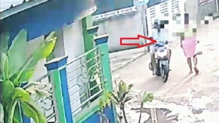 Detik detik Aksi Pelecehan Seksual Begal Payudara di Cilodong Depok Terekam CCTV Warga
