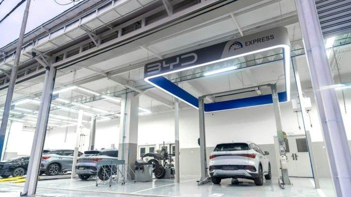 Mobil listrik BYD membuka dealer baru di kawasan Slipi, Jakarta Barat.