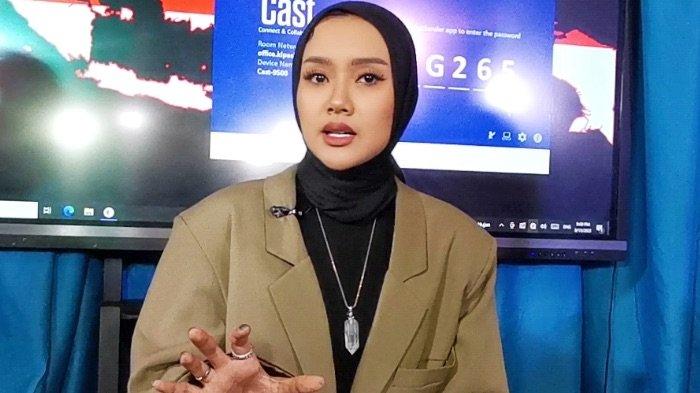 Penyanyi dangdut Cita Rahayu di kawasan Kebayoran Baru, Jakarta Selatan, Jumat (11/8/2023) malam.