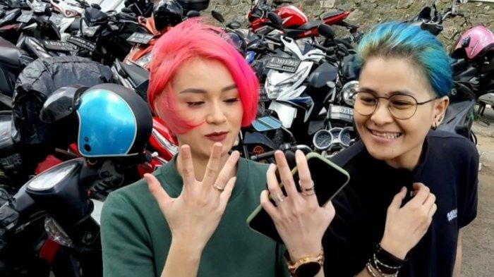 Dara dan Mitha The Virgin saat ditemui di TransTV, Jalan Kapten Tendean, Mampang Prapatan, Jakarta Selatan, Jumat (28/8/2020).