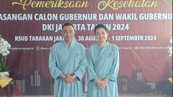Dharma Pongrekun (kiri) bersama Kun Wardana menjalani tes kesehatan di RSUD Tarakan, Jakarta Pusat, Minggu (1/9/2024), sebagai syaat mengikuti Pilkada Jakarta 2024.