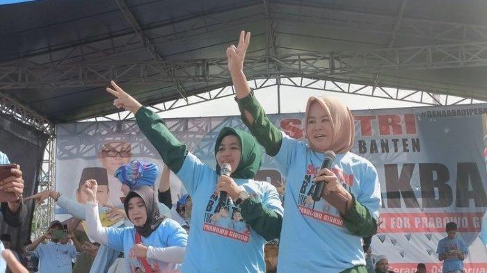 Dua Caleg DPRD Pandeglang dari PKB menghadiri kampanye Prabowo Gibran di Kota Serang, Banten. Minggu (4/1/2024).