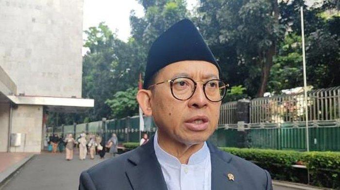 TONE POSITIF - Menteri Kebudayaan Fadli Zon menyatakan penulisan ulang sejarah Indonesia akan berbeda dari sebelumnya. Sejarawan akan menonjolkan prestasi pemimpin masa lalu, ketimbang hal buruknya.