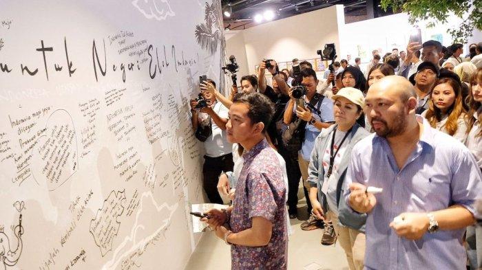 Capres dan cawapres nomor urut 2 Prabowo Subianto-Gibran Rakabuming Raka menghadiri Festival Negeri Elok di The Brickhall Fatmawati City Center, Jakarta Selatan.