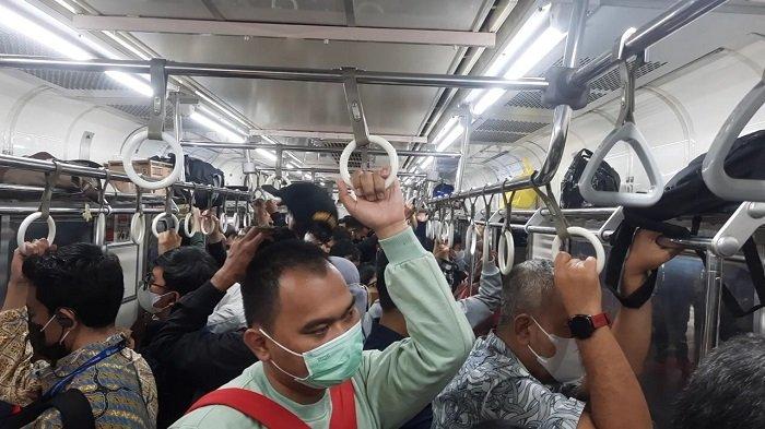 Ilustrasi penumpang di KRL. Karena desak-desakan kerap terjadi pelecehan seksual.