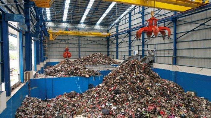 Pengelolaan sampah dengan teknologi canggih terpaksa digunakan di TPST Bantargebang dan ITF Sunter agar krisis tak terjadi. Sebab Jakarta setiap hari memproduksi sampah dalam jumlah besar.