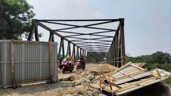 Jembatan Cipamingkis di Kecamatan Cibarusah, Kabupaten Bekasi, kerap ambles, hal ini dipicu pemilihan kontraktor yang sembarang.