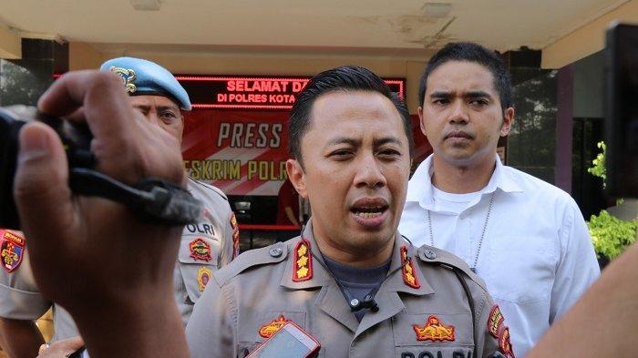 Kapolres Metro Jaksrta Selatan Kombes Ade Ary Syam Indradi belum merespons pertanyaan wartawan.