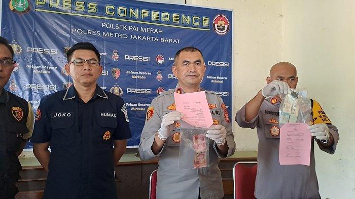 Kapolsek Palmerah, Kompol Dodi Abdulrohim dalam jumpa pers di Polsek Palmerah, Jakarta Barat, Selasa (11/7/2023).