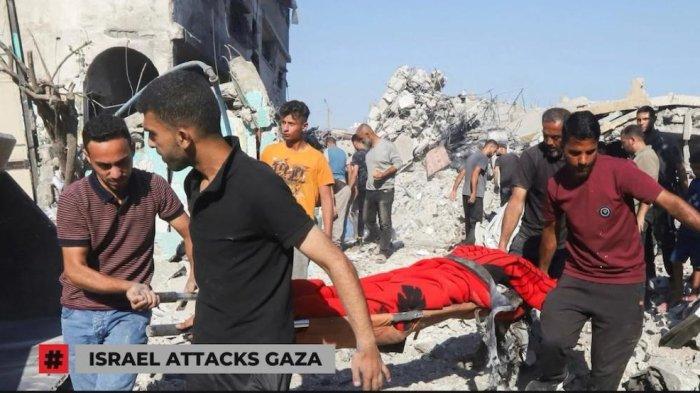 KORBAN WARGA GAZA - Evakuasi masyarakat Palestina di Gaza yang jadi korban kekejaman Israel. Foto aljazeeraenglish