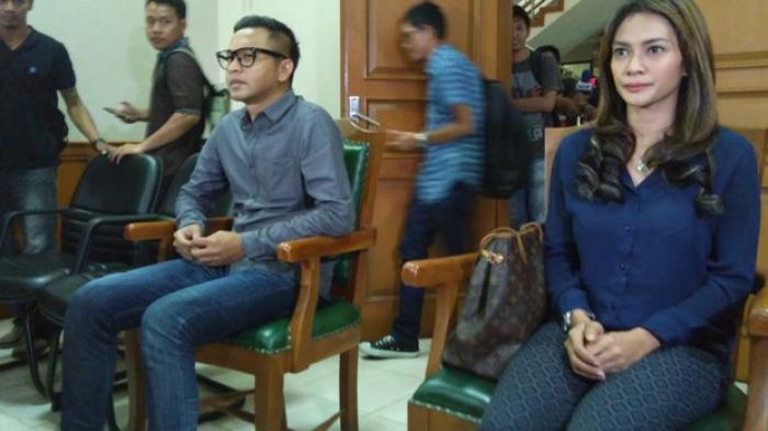 Lembu dan Masayu tegang saat ikuti keputusan sidang cerai.