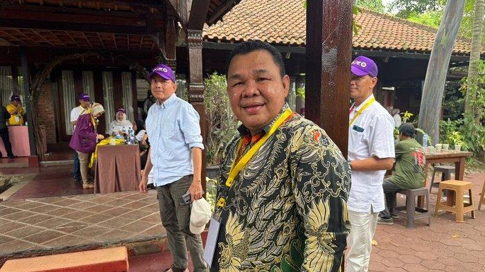 Juru Bicara Tim Kampanye Benyamin Davnie- Pilar Saga Ichsan, Mohamad Robert, meluruskan soal hubungan Airin dengan calon Wali Kota Tangsel itu.