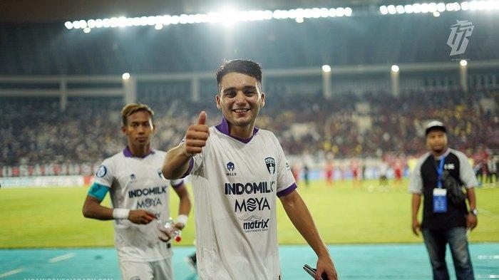Penampilan gelandang asing Persita Tangerang, Ezequiel Vidal, di salah satu laga di Liga 1 2022/2023.