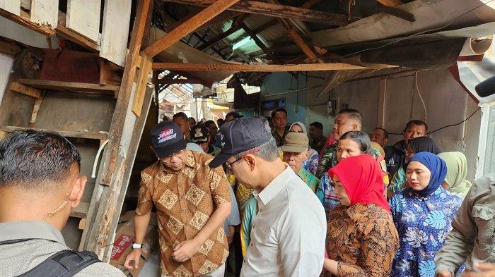 Dirut Perumda PAM Jaya Arief Nasrudin; Pj Gubernur DKI Jakarta Heru Budi Hartono dan Sekretaria Komisi B DPRD DKI Jakarta Wa Ode Herlina saat meninjau proyek pengerjaan pipa air di wilayah Kebon Kosong, Kemayoran, Jakarta Pusat, Jumat (24/11/2023).