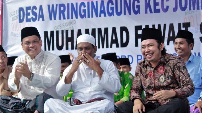 Politisi Nasdem Charles Meikyansah (kiri) di Jombang Jawa Timur