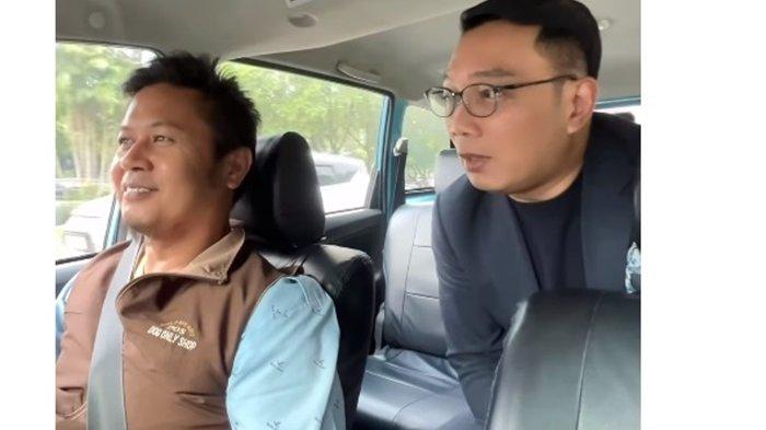 Ridwan Kamil saat menawarkan sopir taksi Blue Bird untuk potong rambut.