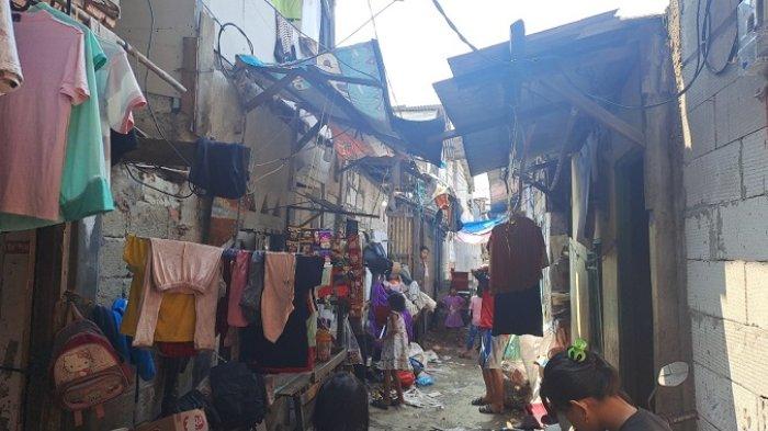 Suasana di sekitar rumah bocah yang jadi korban pelecehan seksual di wilayah Cengkareng, Jakarta Barat.