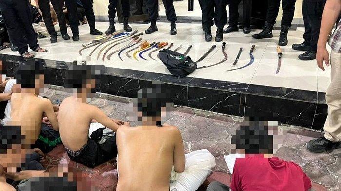 Sebanyak 31 orang pelajar ditangkap polisi saat mereka hendak tawuran di kawasan Gunung Sahari Utara, Sawah Besar, Jakarta Pusat pada Senin (30/9/2024) malam. (Dok. Humas Polres Metro Jakarta Pusat)