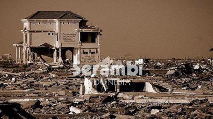 Satu-satunya rumah yang tersisa di Desa Lambung, Kecamatan Meuraxa, Banda Aceh usai tsunami 26 Desember 2004.
